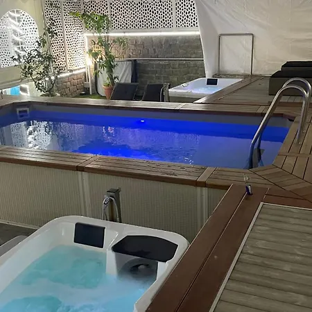 Domus Aquae & Wellness Гостевой дом 4*